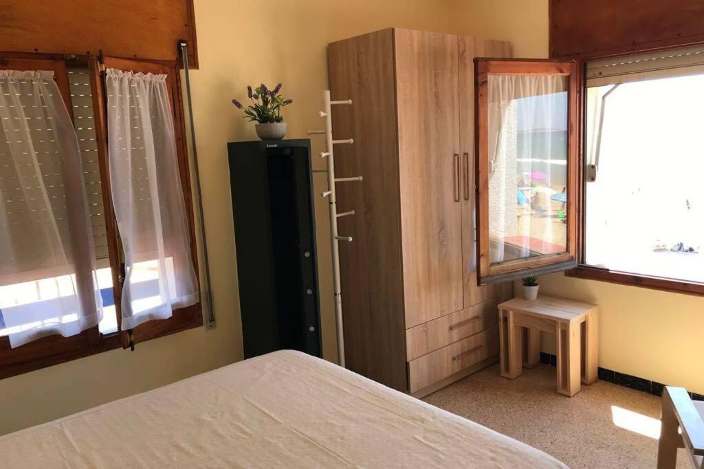 El Faro Apartaments Platja Llarga-Les Salines-Tgn Tarragona Bagian luar foto